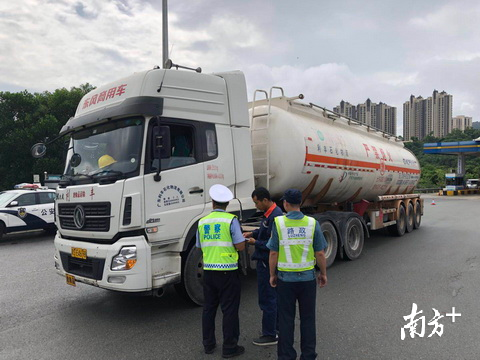 中山交警發布通告 明年九個特定時段，高速公路將全面禁止危險貨物運輸車輛通行